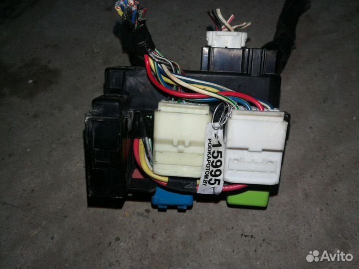 Блок предохранителей Mazda 323 BA