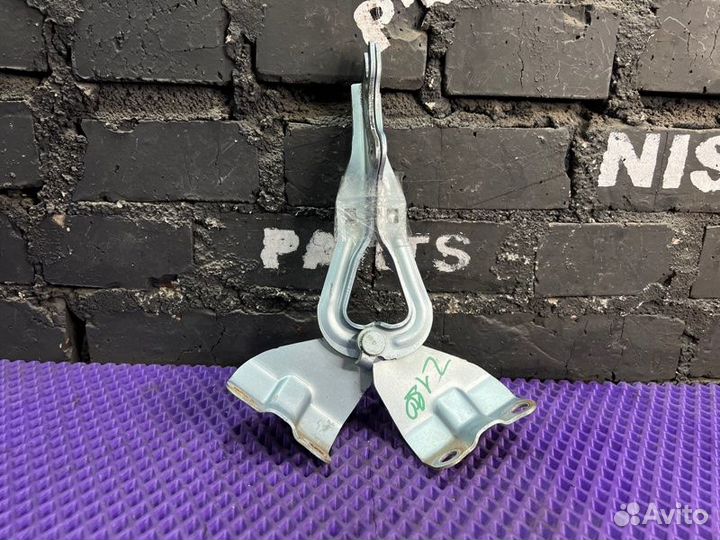 Петля капота Mazda Demio DE3FS-252180 2009