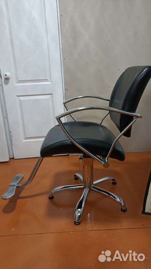 Парикмахерское кресло