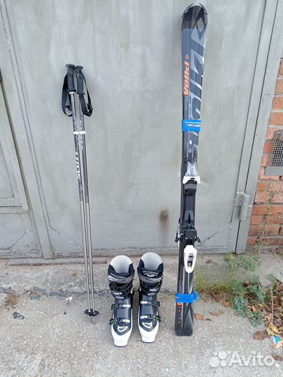 Комплект: горные лыжи, палки и ботинки