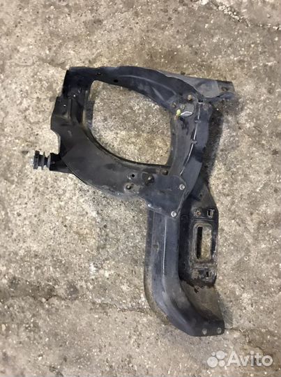 Мерседес мл 164 ML GL x164 правая часть телевизора