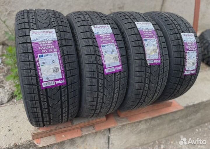 Tourador Winter Pro TSS1 245/40 R18 97V