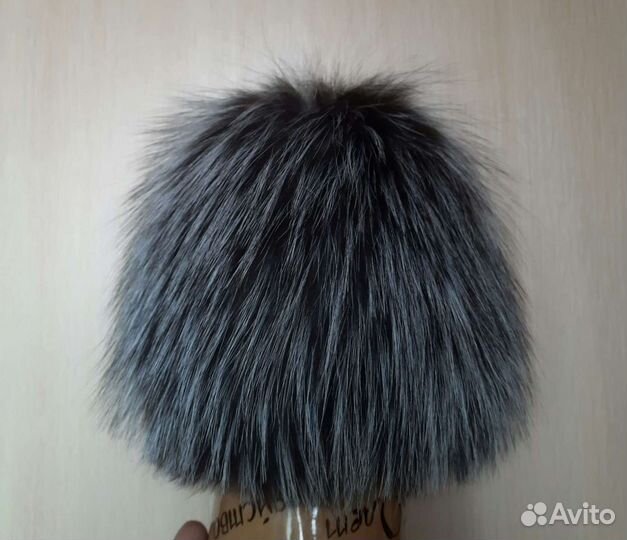 Шапка из чернобурки на вязаной основе