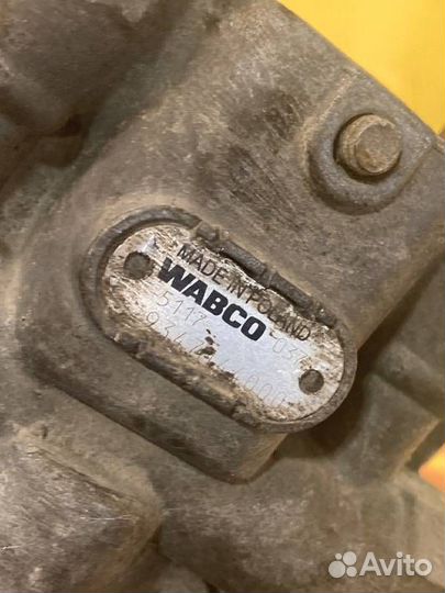 Клапан защитный 4-х контурный MAN TGA 81521516095