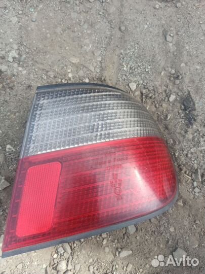Фонарь правый Nissan Primera P11