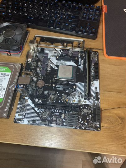 AM4 Материнская плата Asrock Athlon 200GE