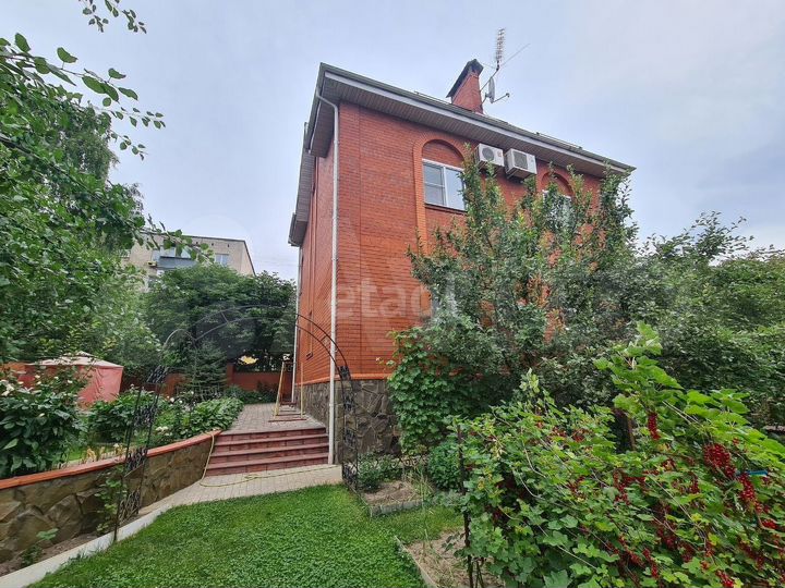 Дом 274 м² на участке 8 сот.