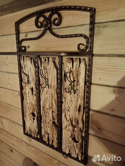 Вешалка для одежды настенная