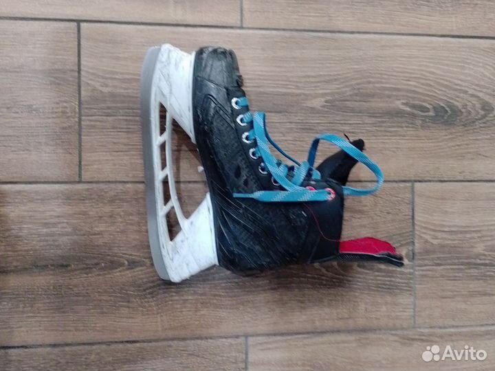 Хоккейные коньки bauer