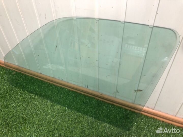 Стекло дверное переднее левое Volkswagen Golf 3