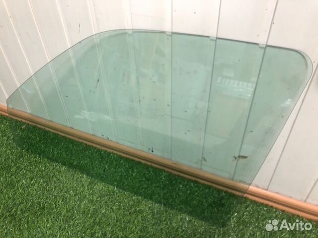 Стекло дверное переднее левое Volkswagen Golf 3