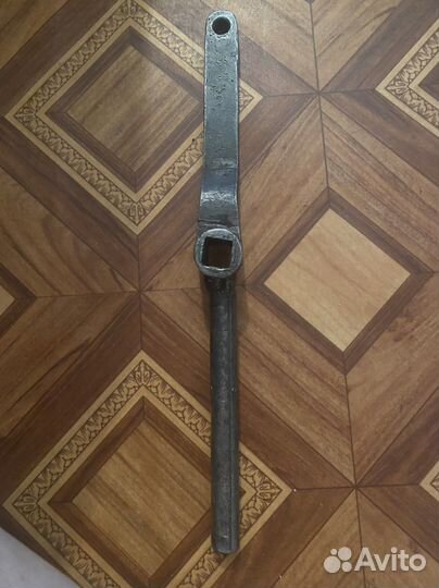 Ключ токарный