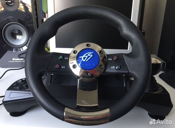 Игровой руль с педалями