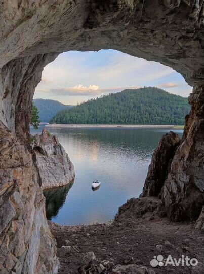 Прогулки на катере по Красноярскому морю, вейкборд