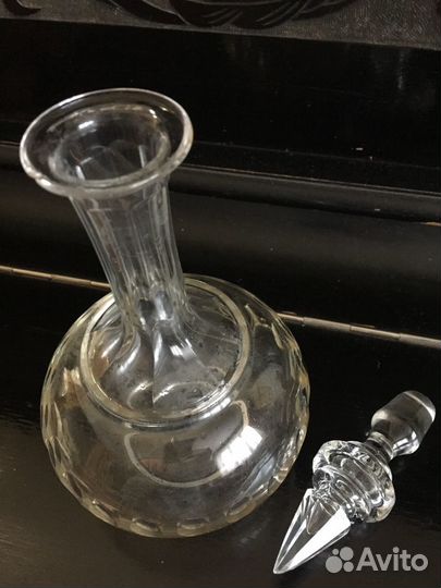 Изящный хрустальный графинчик. 50- х годов