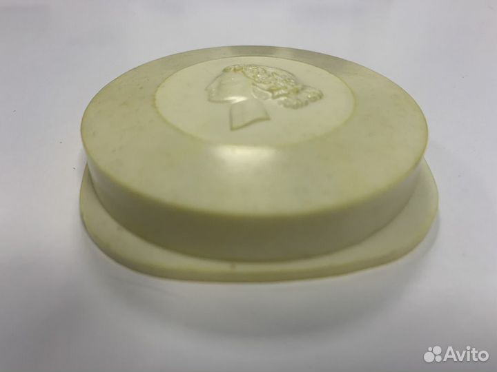 Пудра компактная «Флора» Алые Паруса. СССР 1976 г