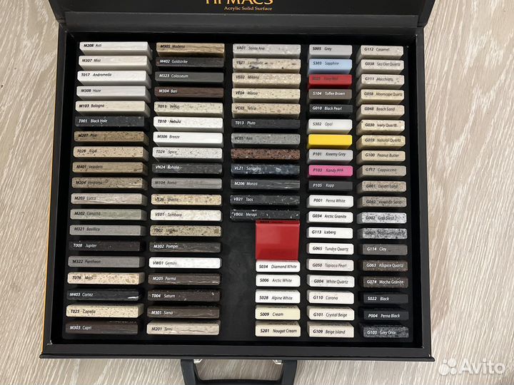 Продам чемодан с образцами камня LG