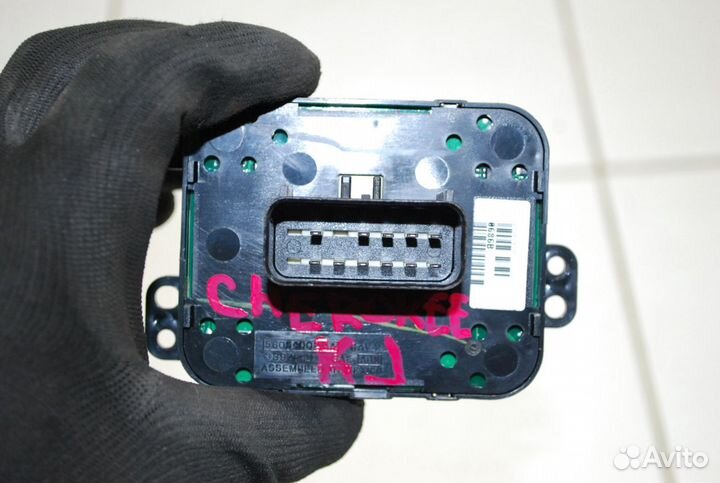 Блок управления стеклоподъемниками передний левый