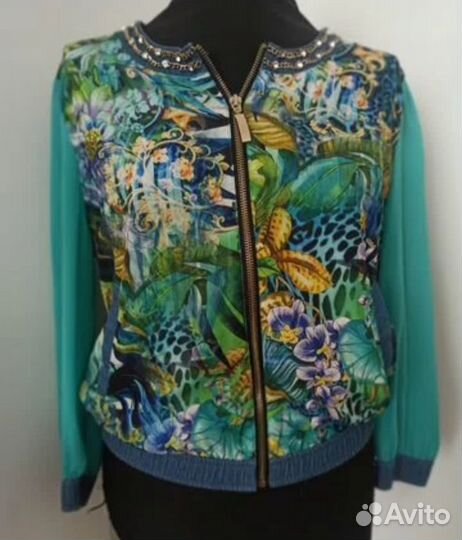 Красивый шелковый бомбер