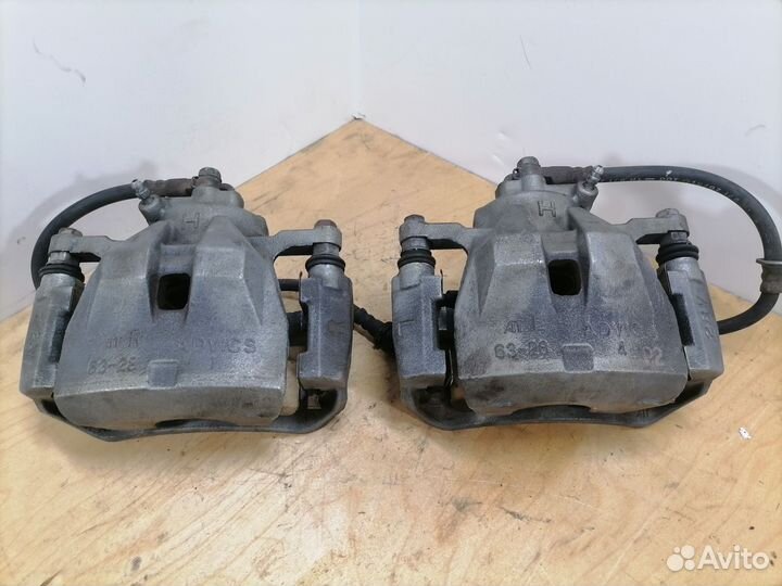 Передние тормозные суппорта Тойота Камри 40