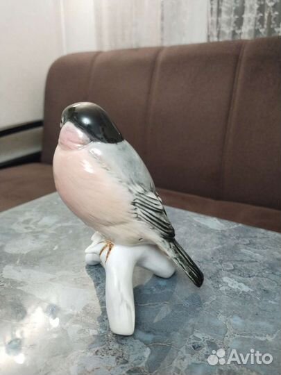 Фарфоровая статуэтка Снегирь Karl Ens