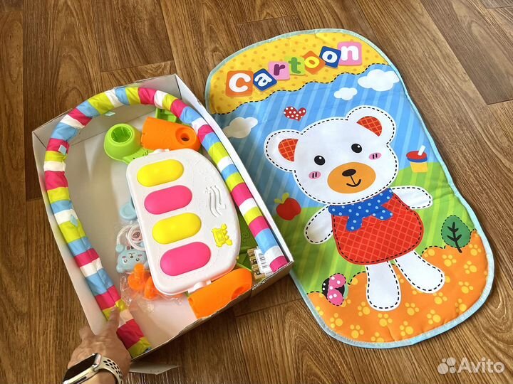 Коврик детский развивающий с пианино и подвесками