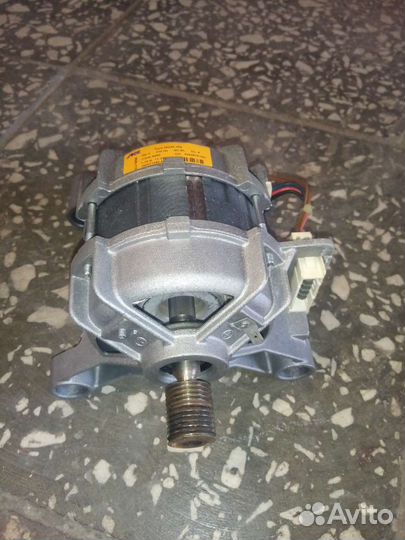 Двигататель стиральной машины Hotpoint Ariston