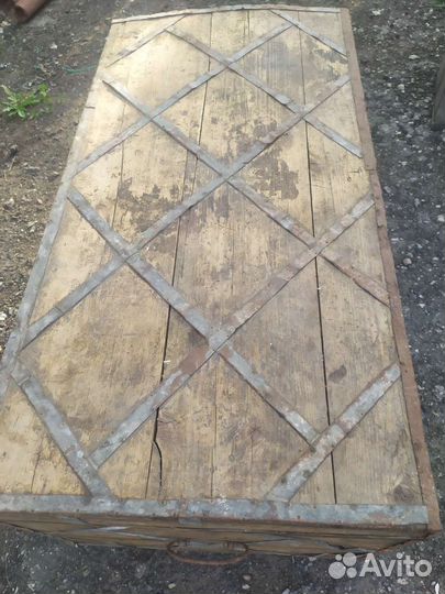 Сундук деревянный