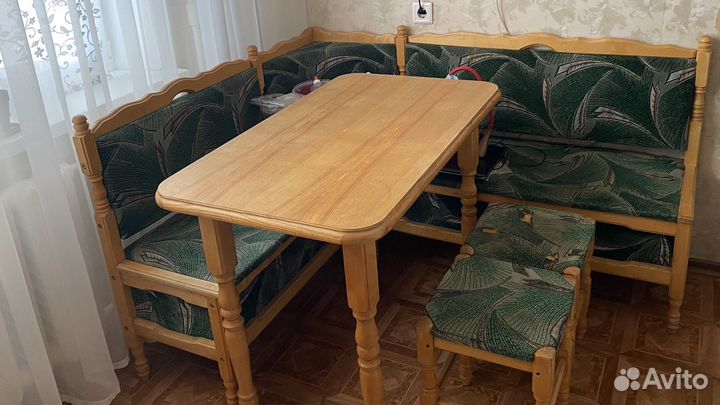 Продам кухонный уголок и стол