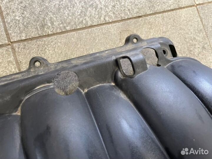 Крышка впускного коллектора Cadillac Escalade GMT