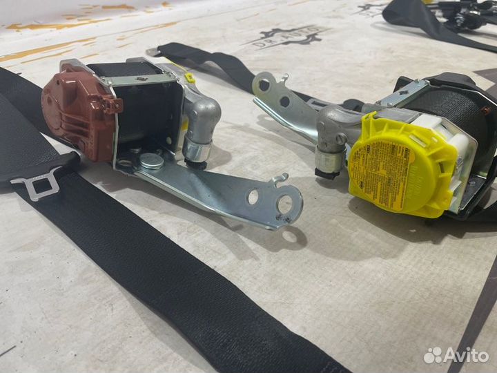 Ремень безопасности задний Lexus Rx F-Sport GYL25