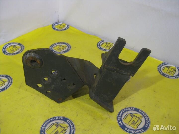 Кронштейн усилителя бампера правый 20499244 volvo