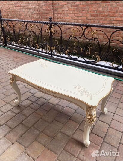 Журнальный столик