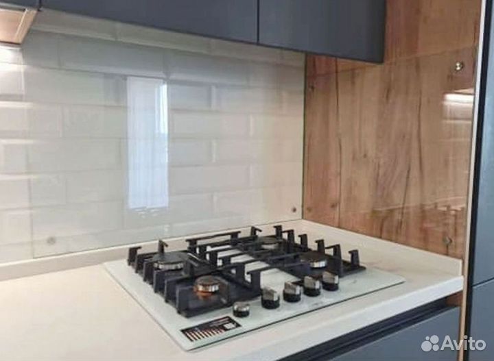 Стеклянный фартук на кухню