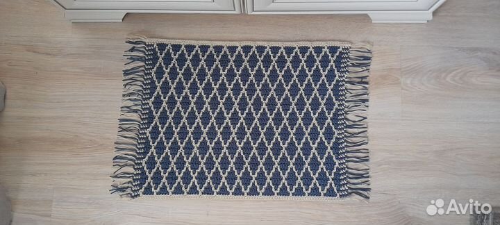 Коврик вязаный