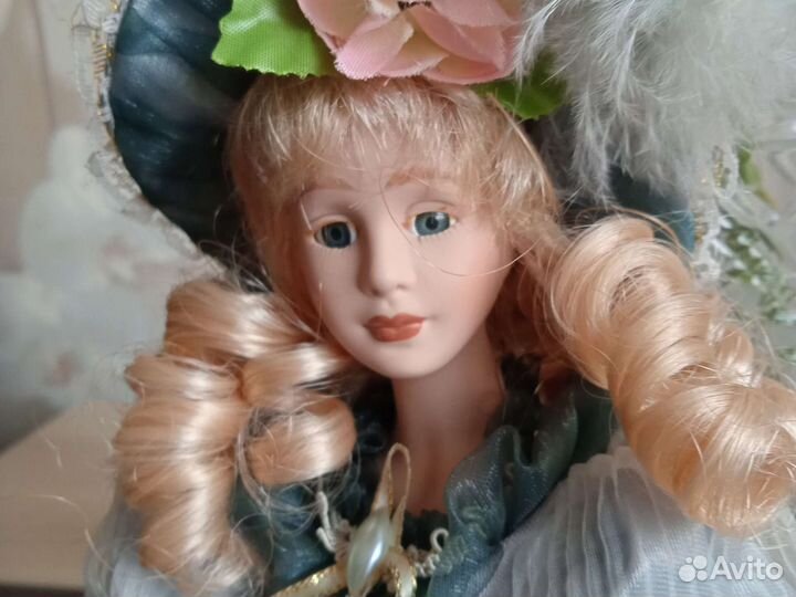 Кукла фарфоровая коллекционная
