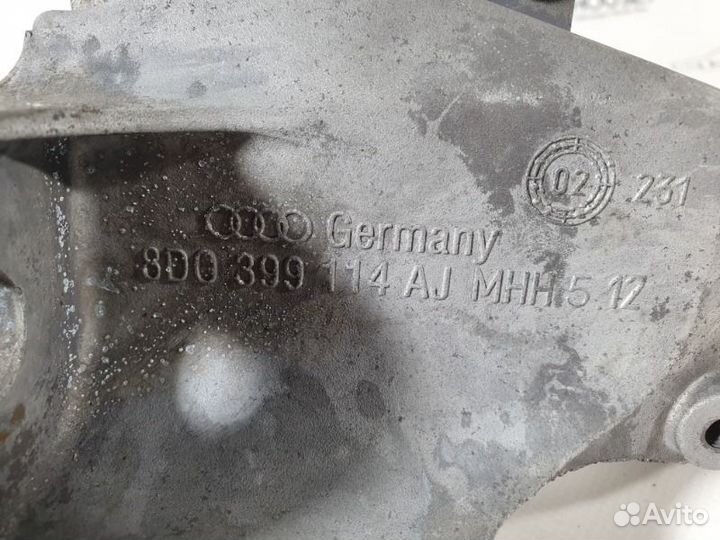 Кронштейн кпп правый Volkswagen Passat B5 3B3 2.0