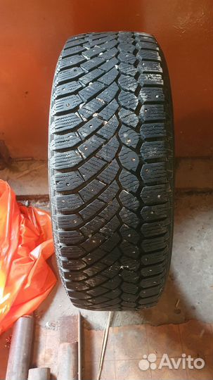 Gislaved Nord Frost 200 215/60 R17