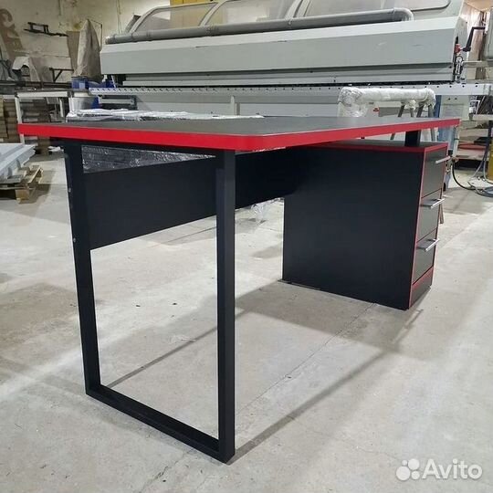 Игровой компьютерный стол