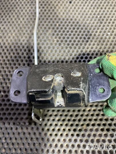 Замок крышки багажника Кайрон SsangYong Kyron