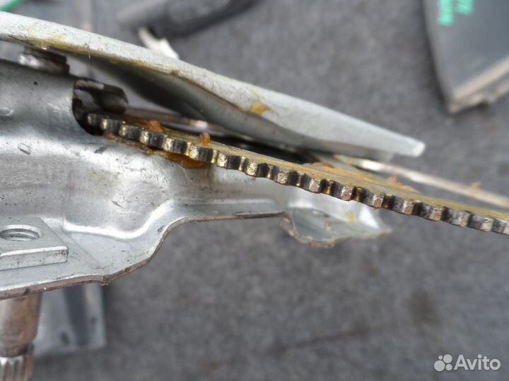 Стеклоподъемник задний правый Toyota Corolla 150