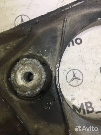 Кронштейн редуктора моста задний Mercedes-Benz
