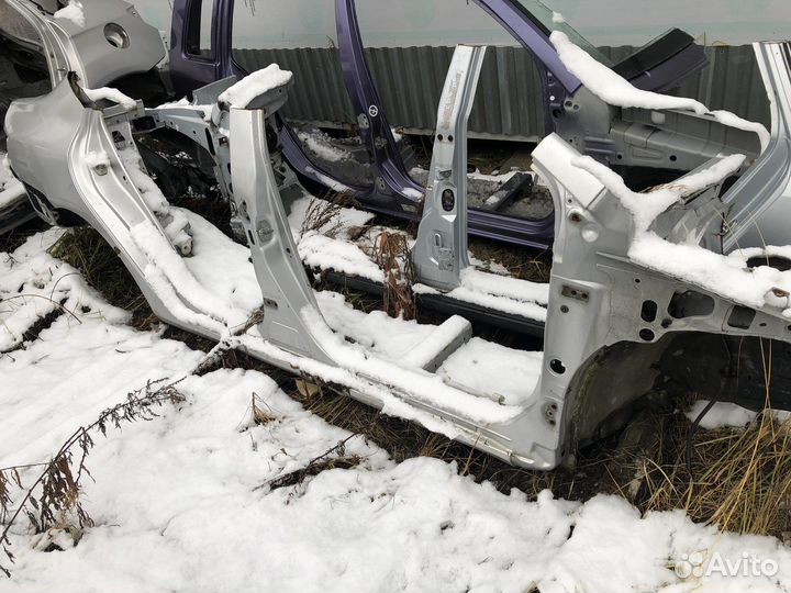 Toyota Corolla E150 2006-2013 порог правый