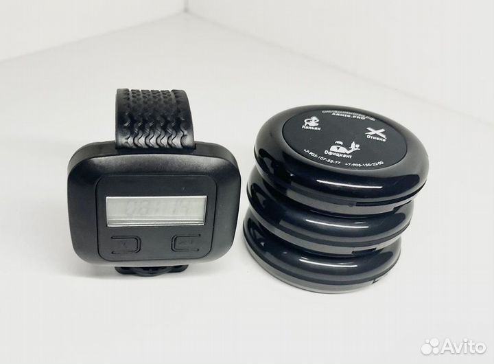 Часы и кнопки вызова официанта в ассортименте