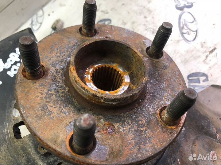 Кулак поворотный toyota noah