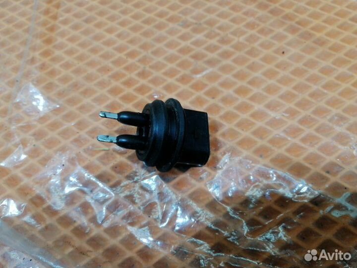 Датчик уровня бачка омывателя Audi Q5 I 8R cdnc