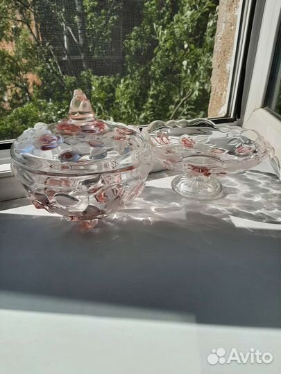 Сахарница и вазочка на ножке