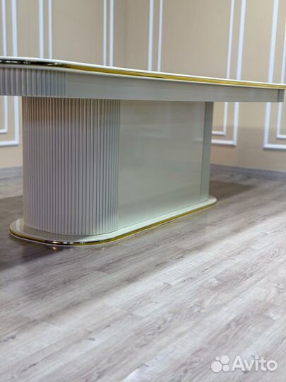 Столы и стулья