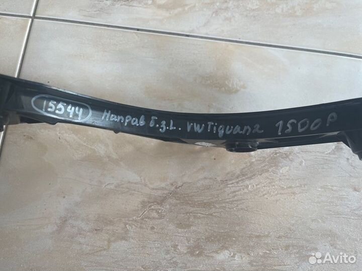 Кронштейн заднего бампера задний левый Volkswagen