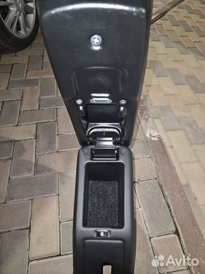 Подлокотник